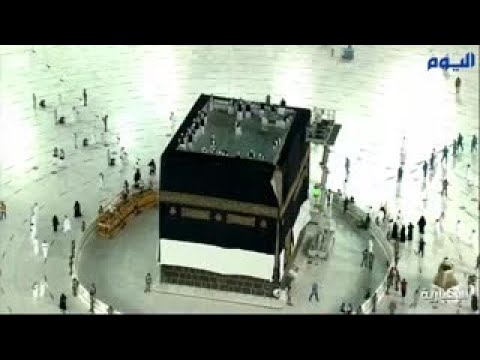 استبدال كسوة الكعبة المشرفة بثوب جديد صنع من الحرير الخالص