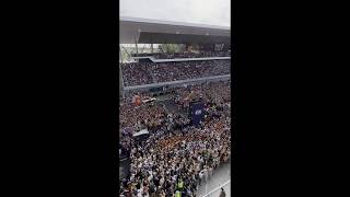 🎆 📱أجواء احتفالية تزيّن لحظة تتويج لاندو نوريس بلقب سباق جائزة المجر الكبرى للفورمولا 1 🏆🏎️