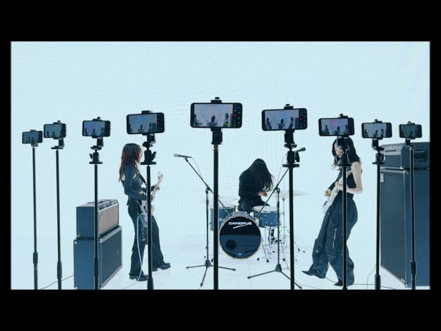 10台以上のスマホを使って撮影 羊文学が、“スマホ依存”を歌った新曲“Addiction”のミュージックビデオを本日公開 4月開催の横浜アリーナ公演チケットの立見券の発売も決定 2 YouTubeサムネイル