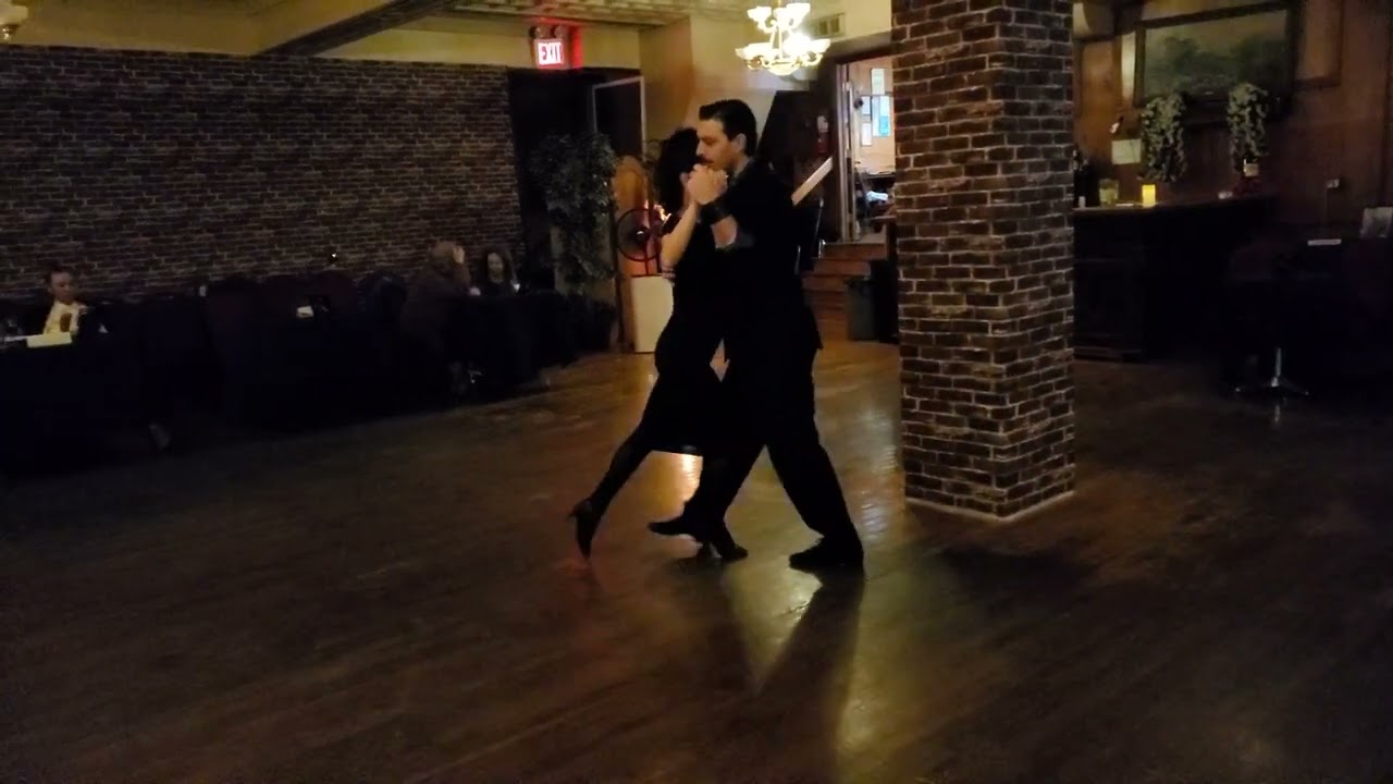 Argentine tango lesson: Florencia Borgnia  & Marcos Pereira - free leg suspension