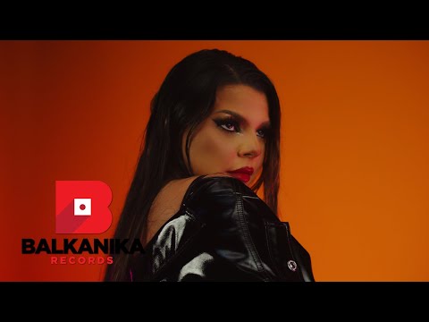 Laura Bruma - Offline | Videoclip Oficial