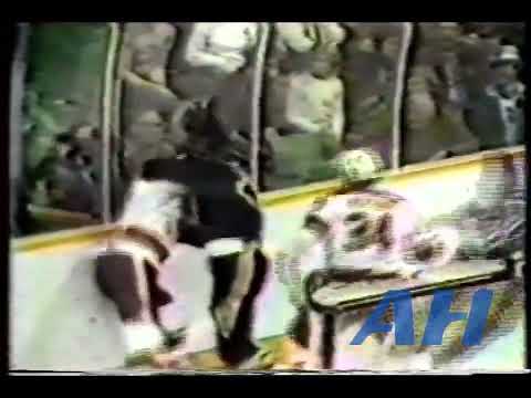 NHL Oct. 30, 1983 Calgary Flames v Vancouver Canucks (R) (HL) Lanny McDonald v Dave Williams