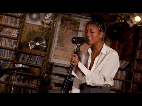 Lary sings 'Cold as Ice' by Foreigner — Cassette Head Sessions