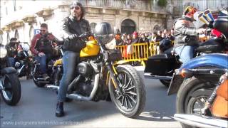 preview picture of video 'Carnevale di Putignano 2015  - Moto e Carri !'