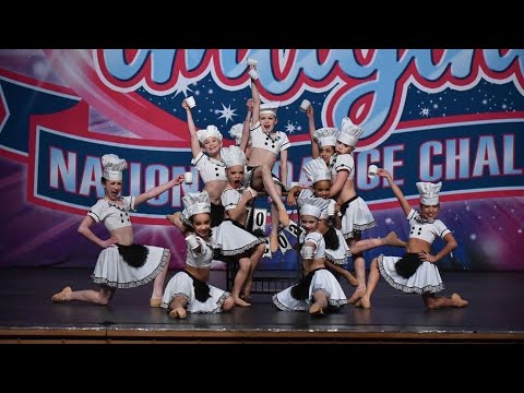 Studio Bleu Dance Center - Hot Chocolate (Full Group Dance)