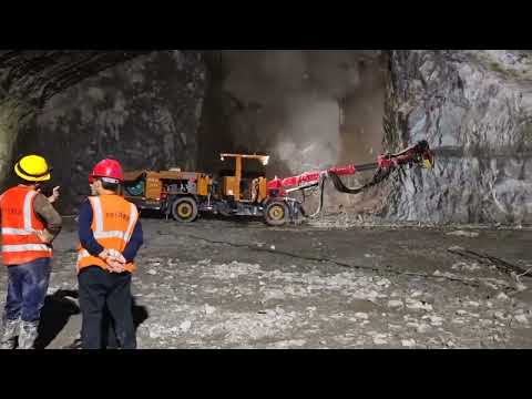 Automatic rod connection device for rock drilling machine for tunnel support