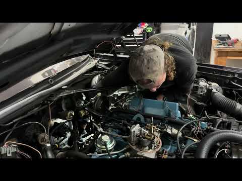 P David’s 1981 Pierre Cardin Evolution 1 - bolt removal of transmission side pan, part 2