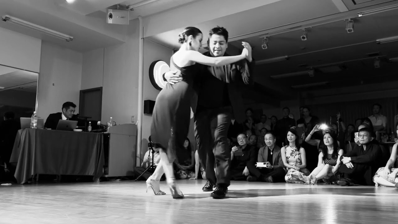 Video thumbnail for Carlitos Espinoza and Agustina Piaggio. Milonga 2/4. (Juan D’Arienzo- Milonga Que Peina Canas)