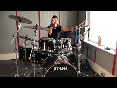 Jen Majura plays... Wild Side (Mötley Crüe)