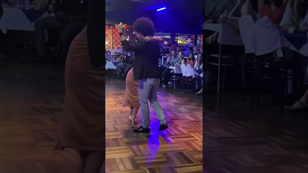 Gaby Mataloni & Vini Souza em Zais - São Paulo Oct/22 1