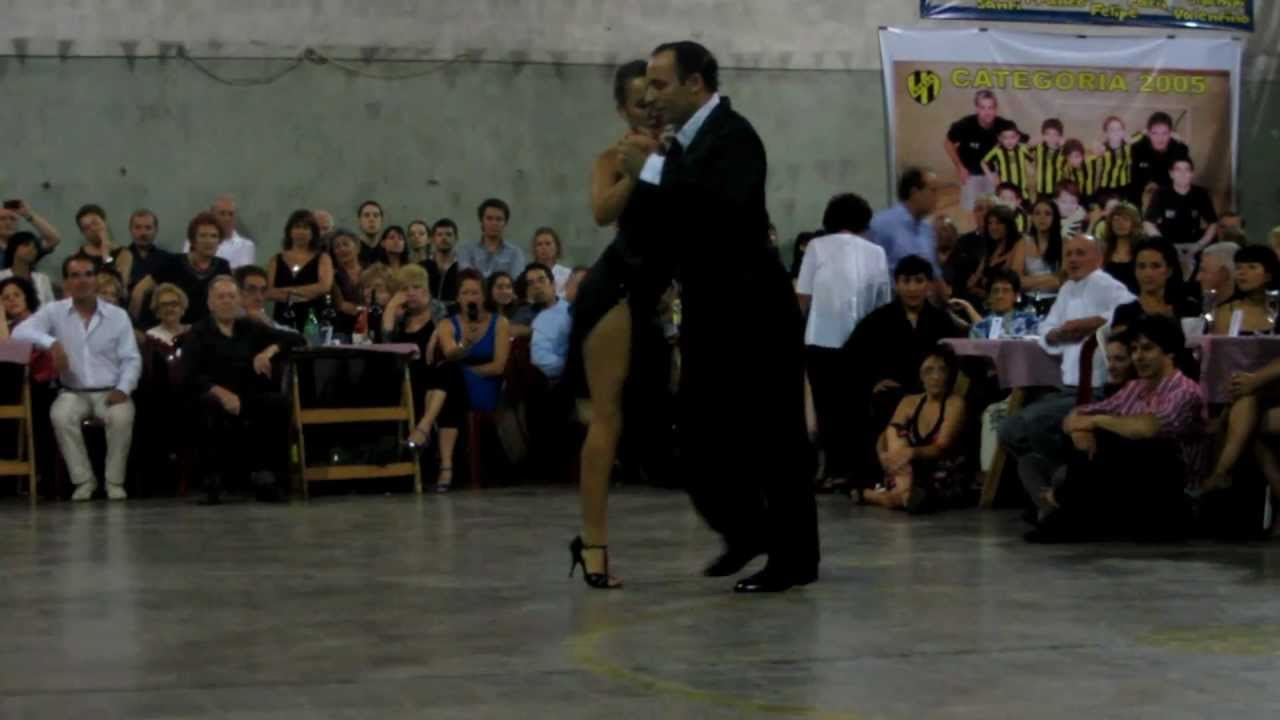 MAXIMILIANO CRISTIANI Y JESICA ARFENONI en Milonga Del Moran