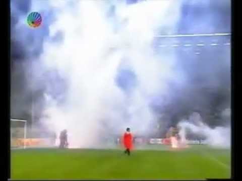 1993, Borussia Dortmund-AS Roma | BVB Fans feiern den Sieg mit Pyro