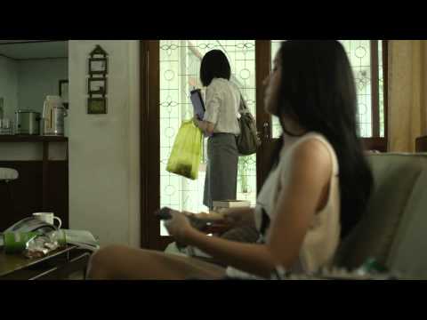 หน้าอกซิลิโคนบนหลังของเธอ ถ้าสอดใส่ไม่ได้อยู่ในหน้าอกจะเติบโต
