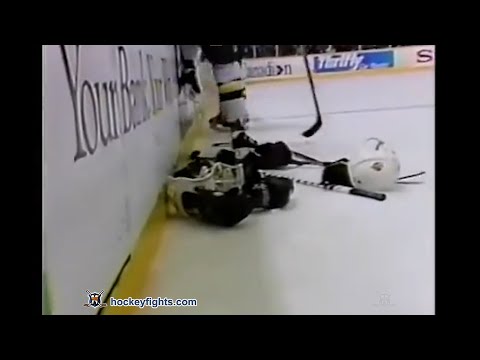 Winnipeg Jets at Vancouver Canucks 3 fights at 16:19 3rd Period on Feb 9, 1995