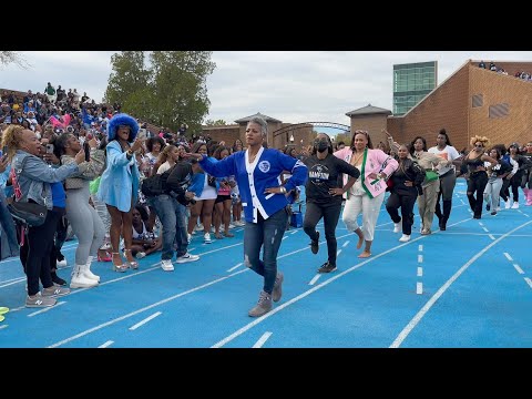 HamptonU - Coach Brint leads Ebony Fire (Homecoming Tunnel) 10.22.2022