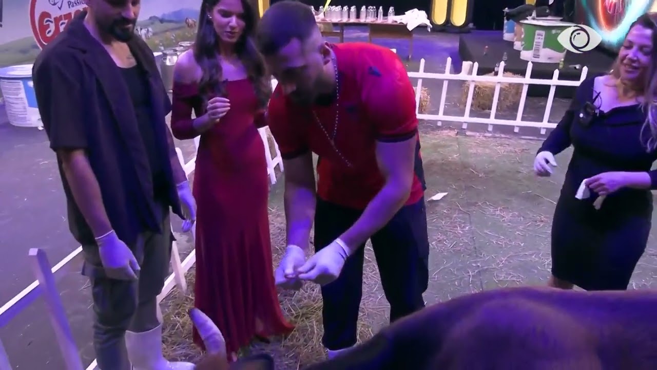 “O sa e bukur…”/ Jozi i vendos Murrës llastik në brirë