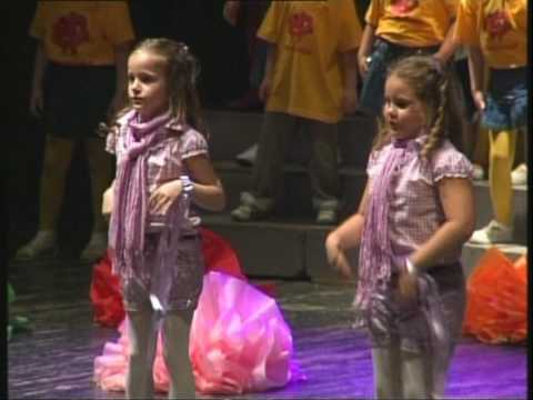 Jabolcinja 2010 Marija i Eva Petrusevski - Ljubovta vo Proletta.mpg