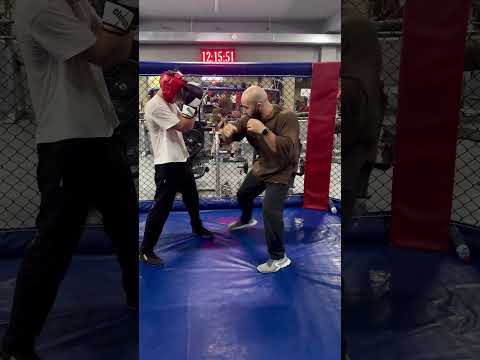 Бокс Дербент. Ложный удар и шаг правой. #boxing #бокс #trending #mma #muaythaifamily #shorts