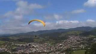 preview picture of video 'Voo de parapente em Salesópolis - Emerson, Manuel e Guilherme. Paraglider.'