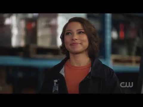 The Flash 5x02 'Blocked' - Nora hires herself as Barry's CSI Intern.