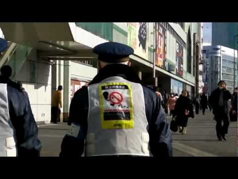 Vietato fumare in strada - a  Tokyo