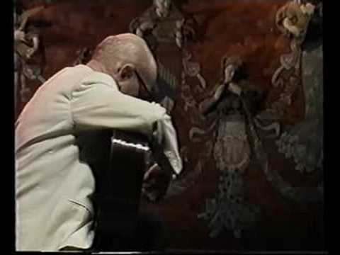 Narciso Yepes - Passemezzo y Branle by Adrian Le Roy (1520-1598)