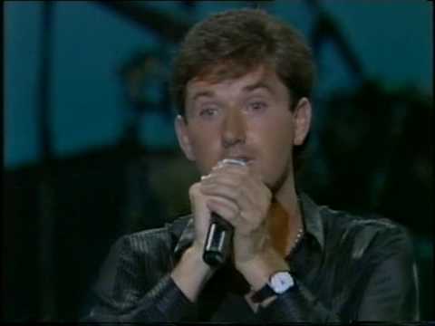 Daniel O'Donnell - The Road and the Miles to Dundee