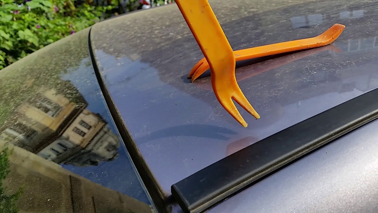 Citroën C4 roof plastic trim removal