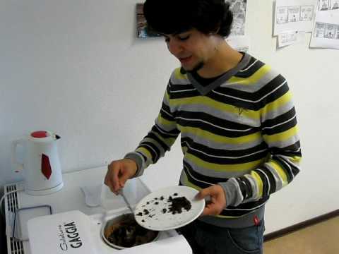 Kersten  aka @dasKerst  macht Schokoladeneis beim @Eiscrememann