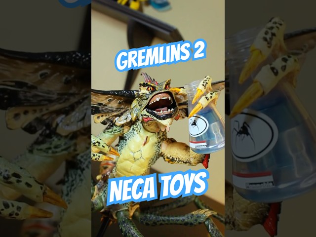 Vídeo relacionado con Neca 30768 - Gremlins: figura de acción Gremlin Jugaor