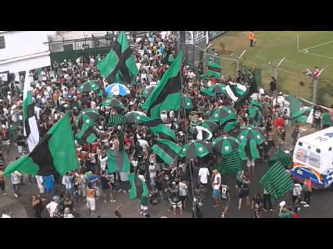 "Chicago 1 vs UAI Urquiza 0. Entrada de la hincha" Barra: Los Pibes de Chicago &bull; Club: Nueva Chicago