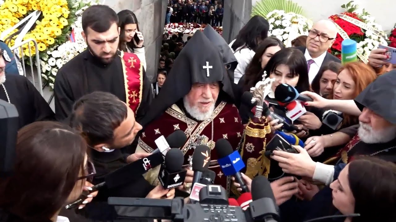 Վեհափառը չմեկնաբանեց ցեղասպանության և Փաշինյանի հրաժարականի մասին հարցերը