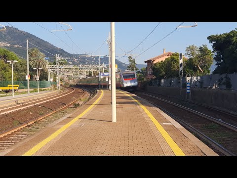 FB 8616 Roma Termini - Genova Piazza Principe, etr.485.33 in transito a Genova Nervi