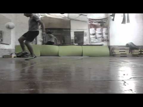 luis R freestyle football