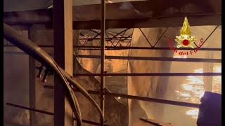 incendio-a-pontecagnano-faiano-distrutti-due-capannoni-di-un-azienda-agricola