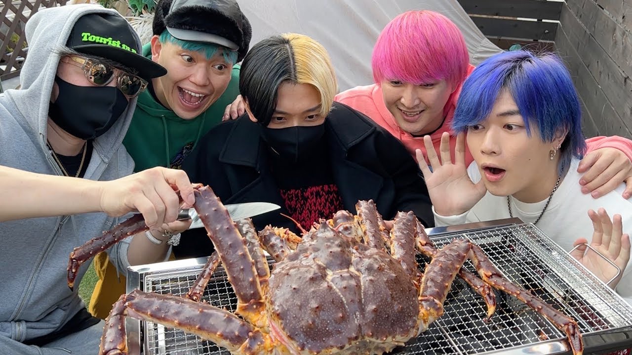 8万円の日本一デカいタラバガニを素人だけで捌いて解体した結果…