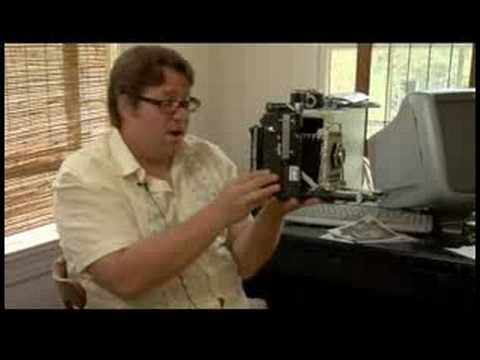 大判4×5カメラの使い方 : 4×5カメラにフィルムを装填する方法 (How to Use a Large Format 4x5 Camera : How to Load Film in a 4 x 5 Camera)