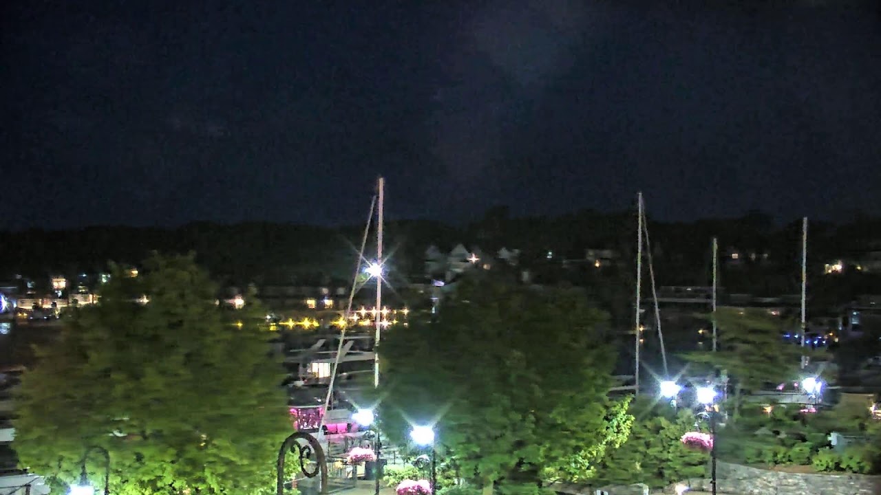 Live webcam view of Marina de Round Lake en Charlevoix