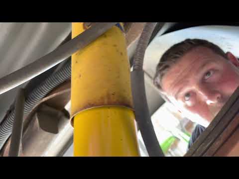 Rough Country 4” lift Ford F-150 1980-1996 | Rear lift 1 of 2
