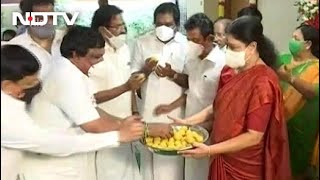 Advantage AIADMK As VK Sasikala Move Stuns Tamil Nadu Ahead Of Polls - OF