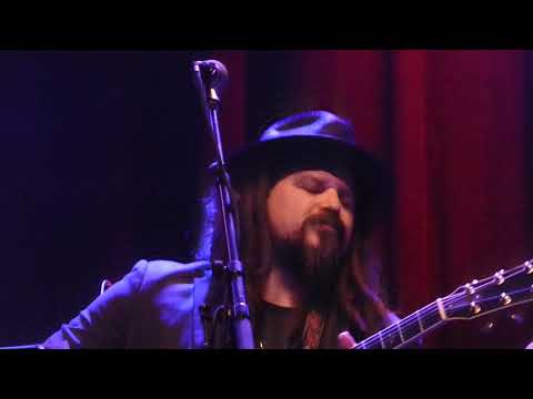 Mike Doussan & Co. video