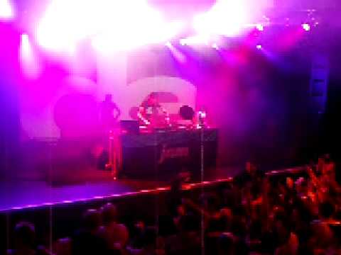 Deadmau5 - Vanishing Point at The Forum, Sydney 20-02-2009 (good view and high quality)