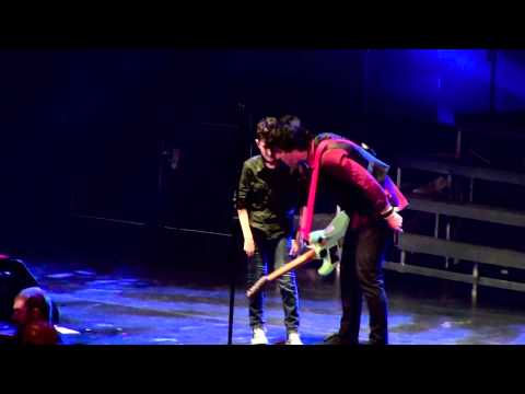 12y.o. Kid (Davis Gestiehr) sings Longview w/ Green Day gets guitar! Patriot Center HiRES 4.4.2013