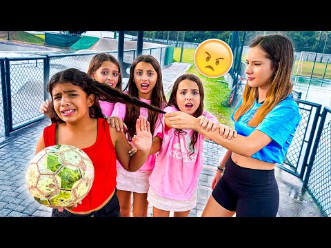 WE PROTECT VAVA DA VALENTONA!! 😠