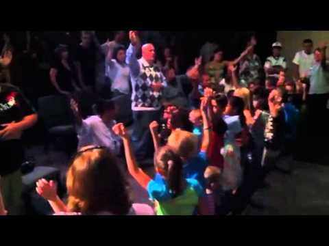 Oasis HD kids join in worship