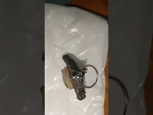 Vídeo relacionado con EUEAVAN Llavero de casco de guerrero espartano, amuleto de protección de guerrero griego antiguo, joyería religiosa, regalo para hombres, plateado+dorado, Medium