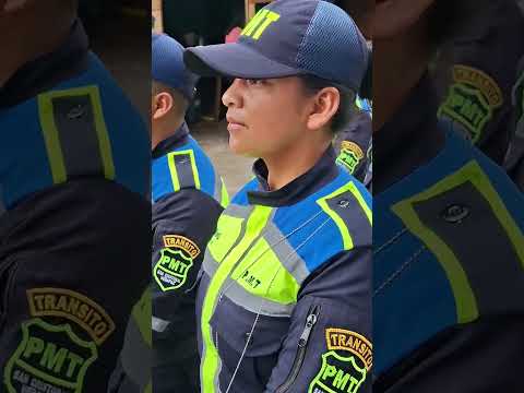 😍🤩Saludamos a la señorita de la PMT presente en el desfile de San Cristóbal Verapaz