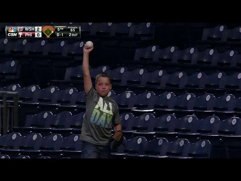 WSH@PHI: Young fan pumps fist after getting foul ball