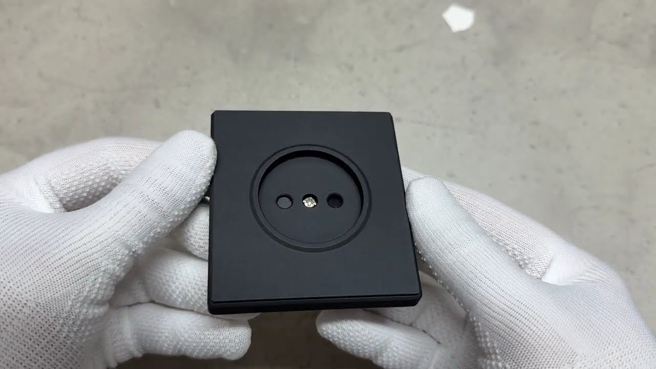 Розетка одинарна без заземлення вугільно-чорна VIDEX NOTA (VF-NT-SK1-BL)