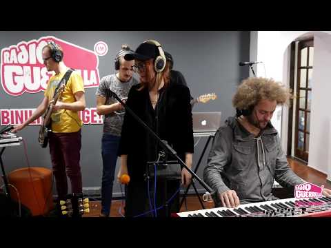 Alexandrina - 'Voyage Voyage' la Guerrilive Radio Session